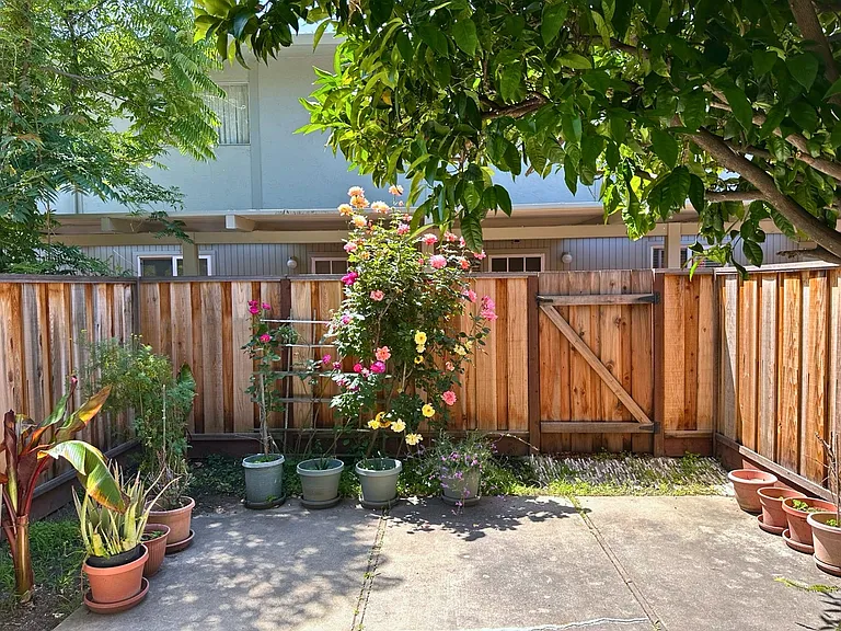 2047 Montecito Ave #13 — Photo 16