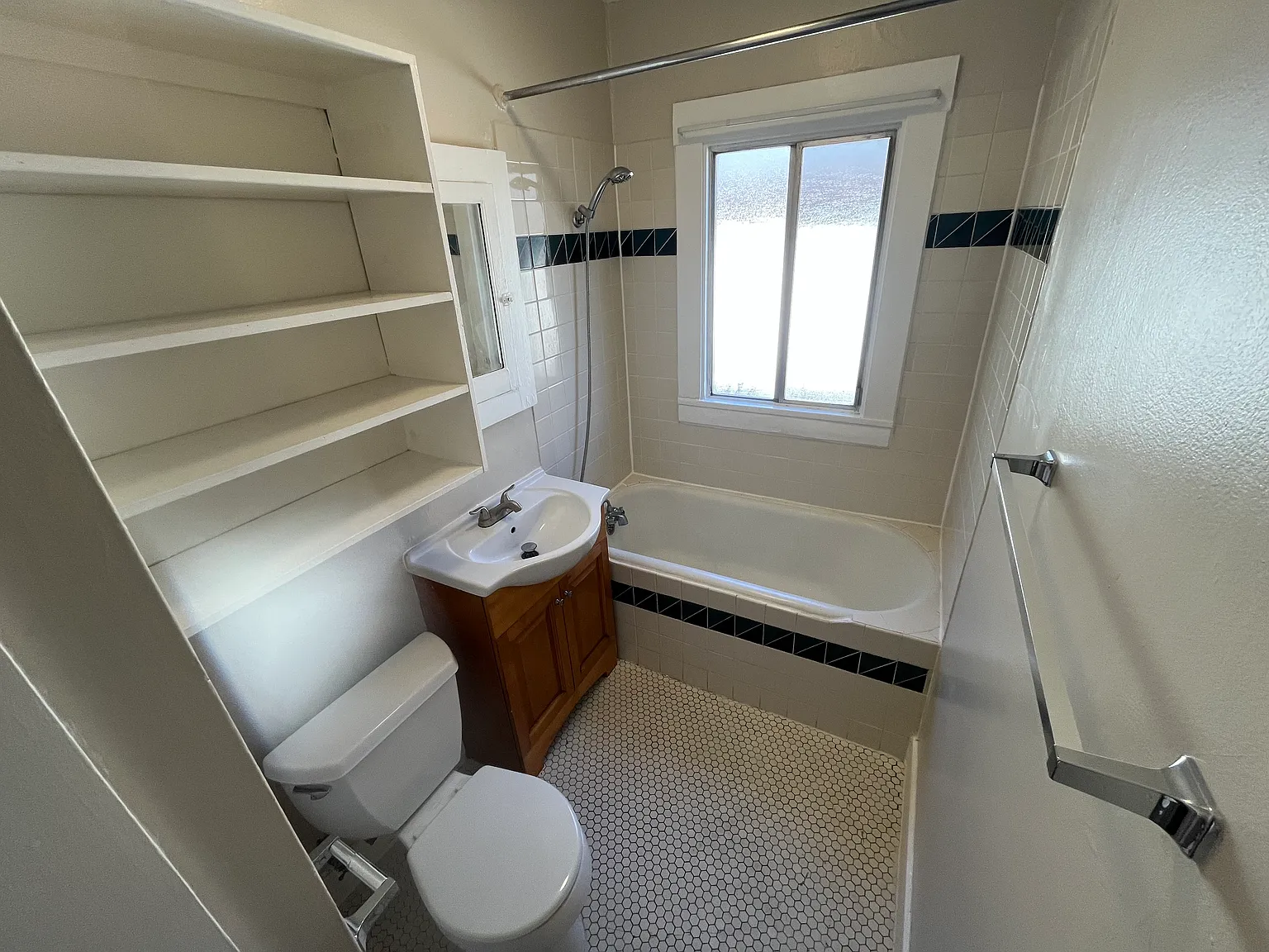 Studio, 498 sqft, $1,595 — Photo 3
