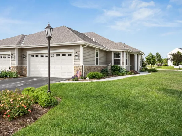 2706 Portage CIRCLE, Waukesha, WI 53189