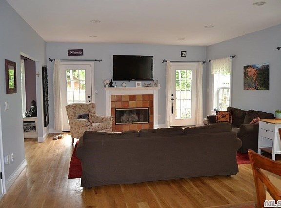 4th image of 8 Kenwood St
