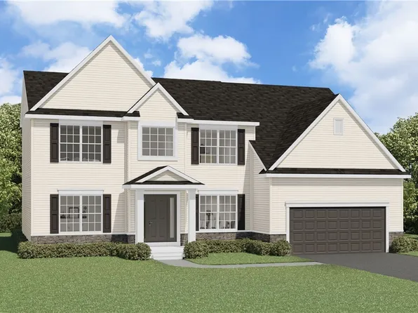 5696 Dorothy Cir, Clarence, NY 14032