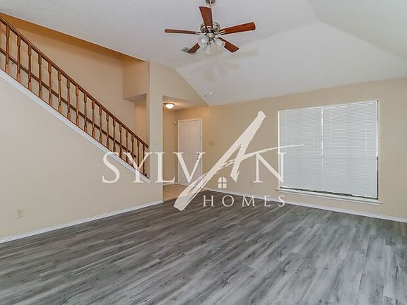 3rd image of 914 Blewitt Dr