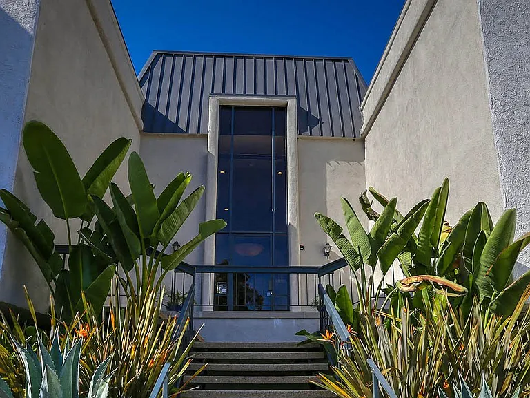 Rose Apartments — Photo 12
