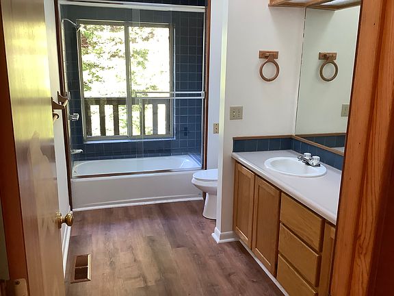 3rd image of 848 Greenwood Heights Dr