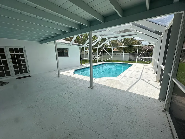 11261 NW 42nd St — Photo 31