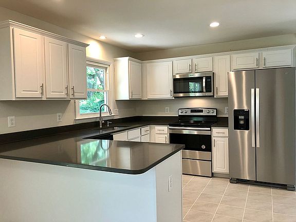 CONTEMPORARY KITCHEN