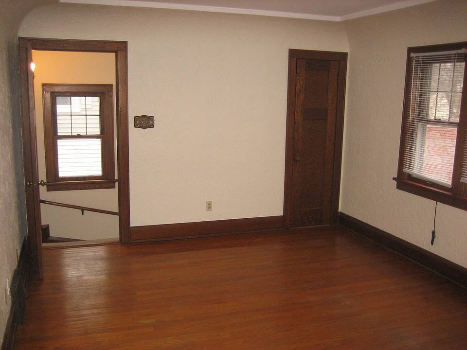 1st image of 1905 N 85th St