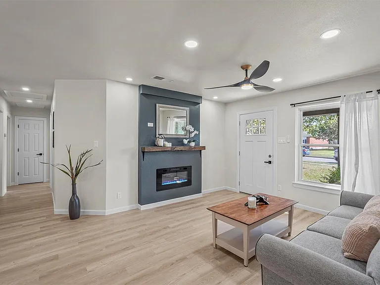 434 Marilu St — Photo 2