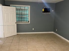 1230 NW 180th Ter, Miami, FL