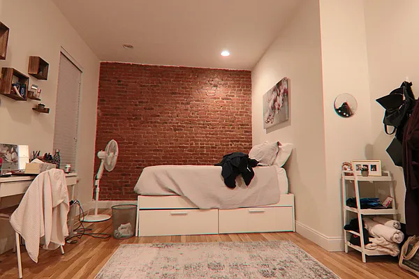 Rented by PMG Real Estate  | media 21