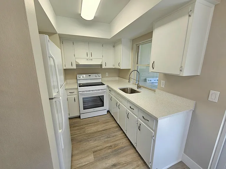 2110 NE 41st St #D — Photo 12