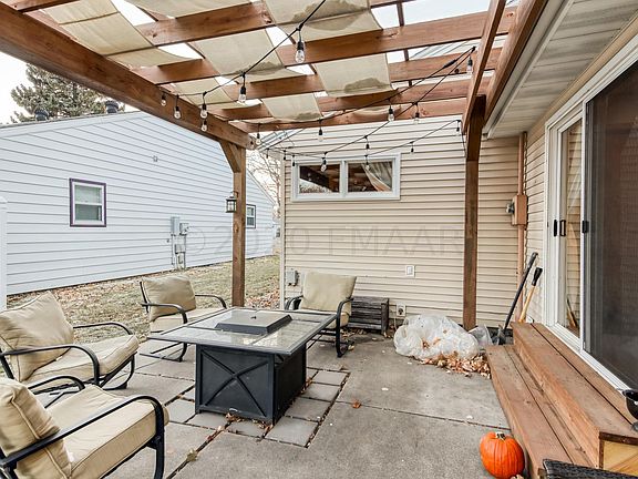 5th image of 601 22nd Ave S