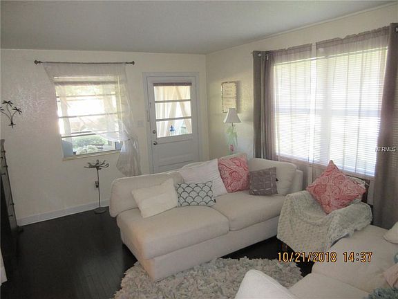 4th image of 122 Park Lake St