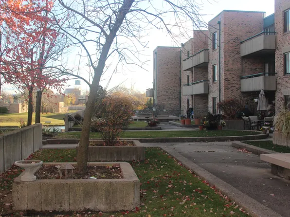 1919 Prairie Sq, Schaumburg, IL