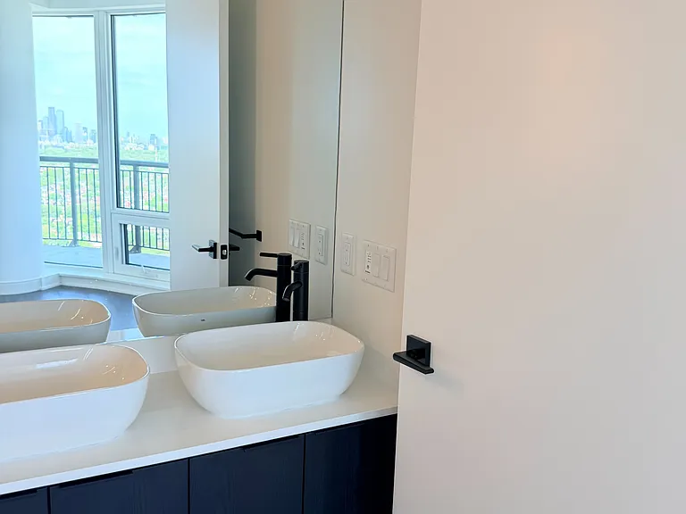 1185 Dupont St #2507 — Photo 28