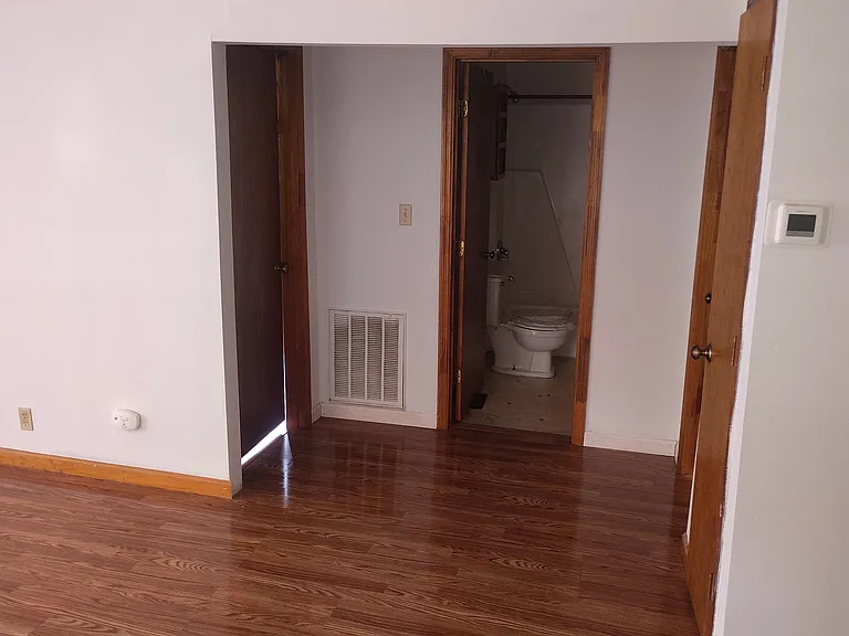 109 E I St — Photo 9