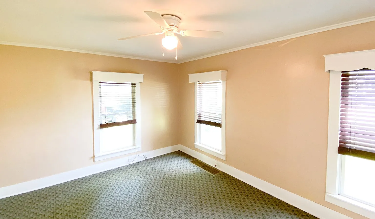 2 bed, 1.0 bath, $1,350 — Photo 4