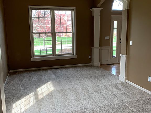 4th image of 17813 Lyon Ln