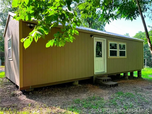 3737 Walnut Hills Rd, Stover, MO 65078