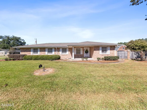 801 Saint Charles St, Breaux Bridge, LA 70517