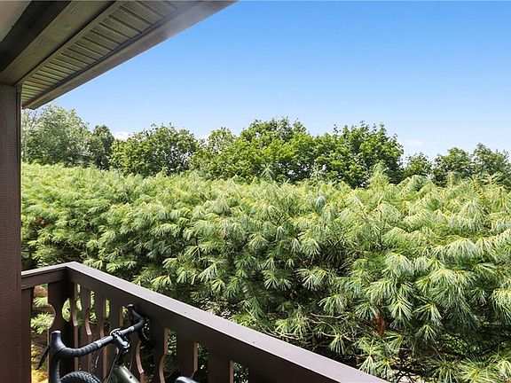 5th image of 124 Foxwood Cir
