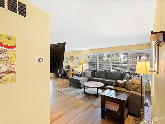 4th image of 803 Sturm Avenue