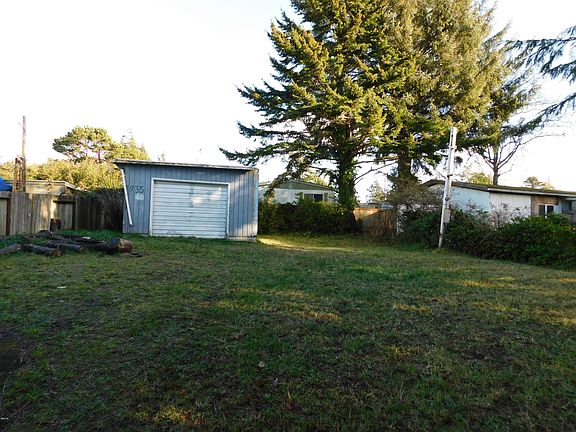 4th image of 935 SW Canyon Dr