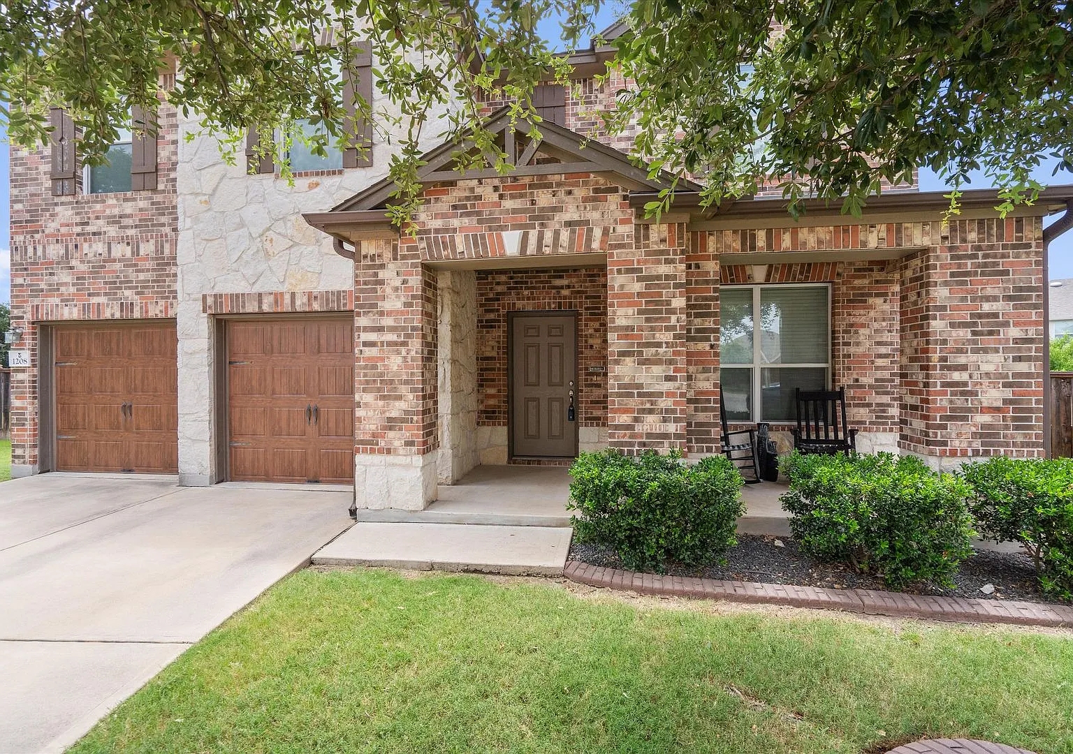Lively 5 Bedroom, 3.5 Bath, 2-Story Home in Leander! — Photo 3