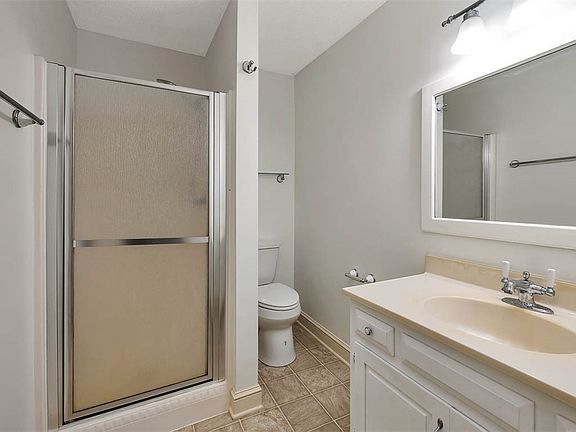 4th image of 138 Glyndale Cir