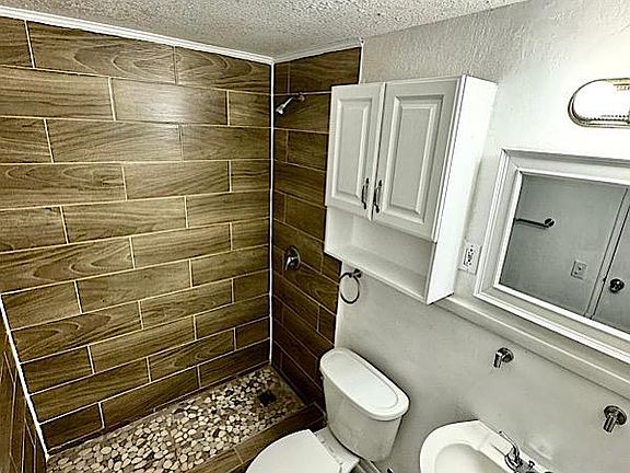 5th image of 1450 NE 171st St APT 103B
