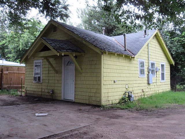 1st image of 625 1/2 E 9th Ave