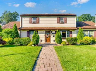 32 Glenville Rd, Edison, NJ 08817