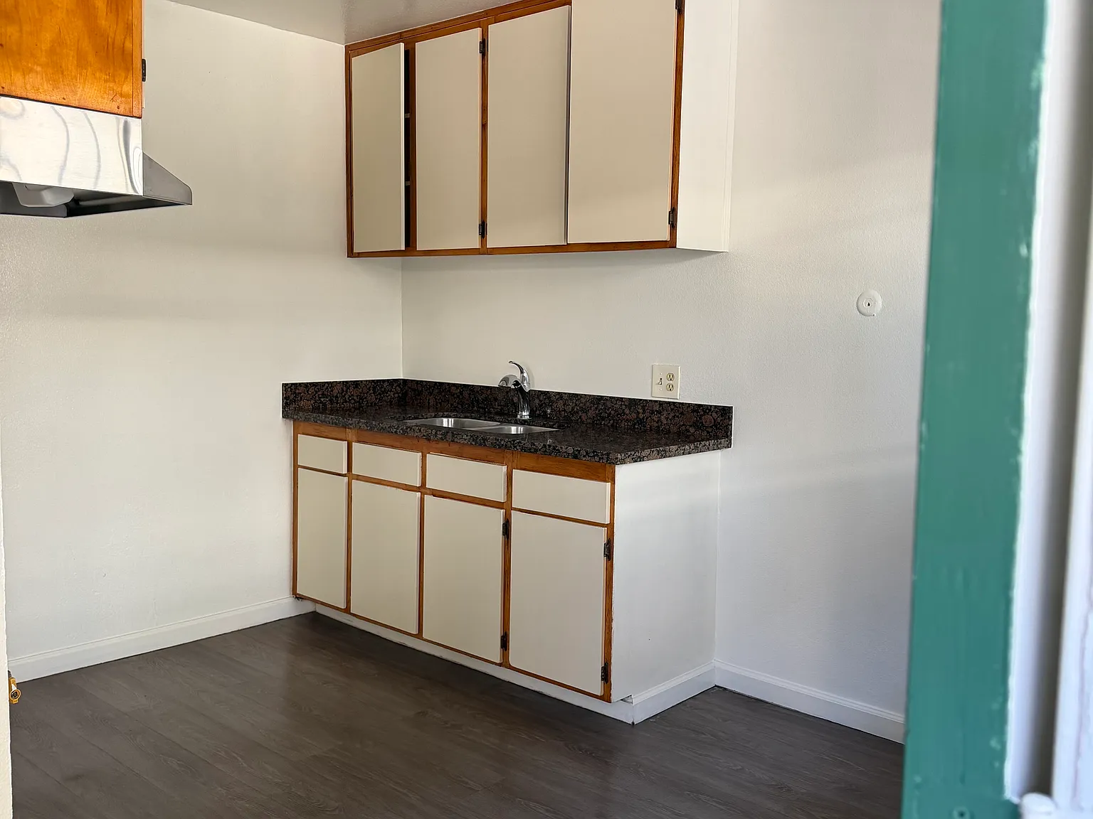 2 bed, 800 sqft, $2,000 — Photo 2