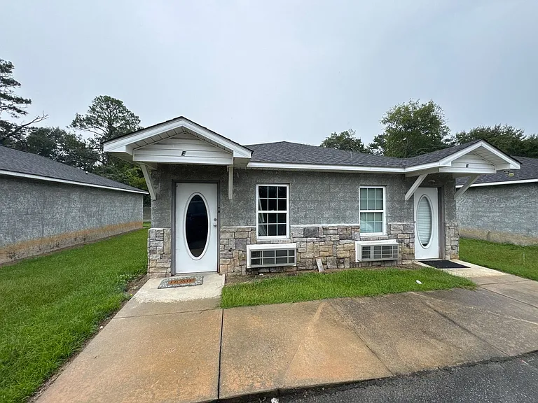 100 Kittrell St — Photo 1