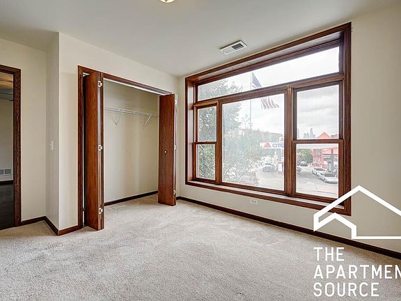 2nd image of 464 N Ashland Ave #3R