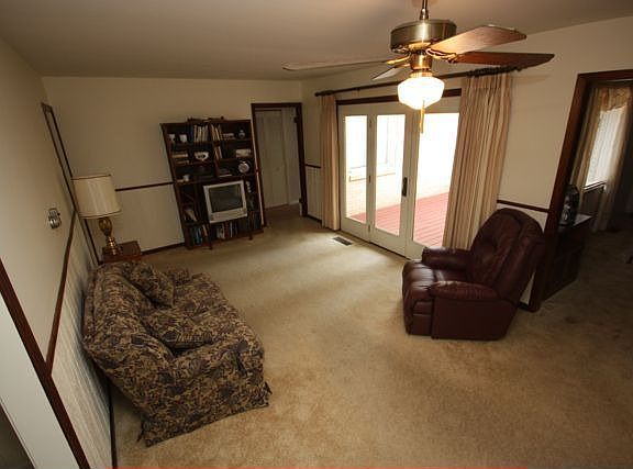 5th image of 1719 Holiday Dr