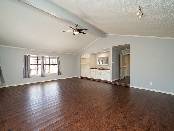 4th image of 2801 Northridge Dr