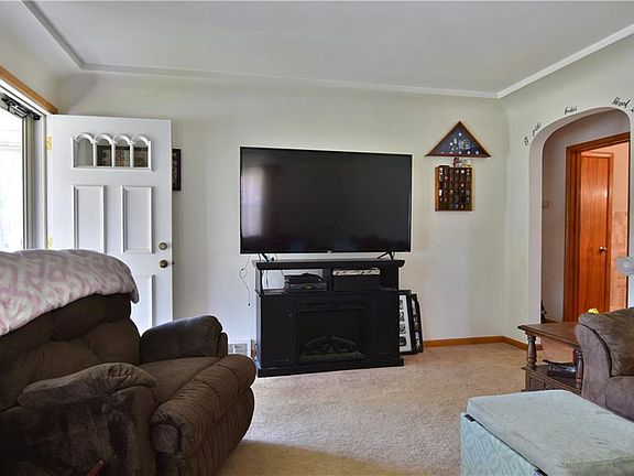 3rd image of 228 Russell Ave
