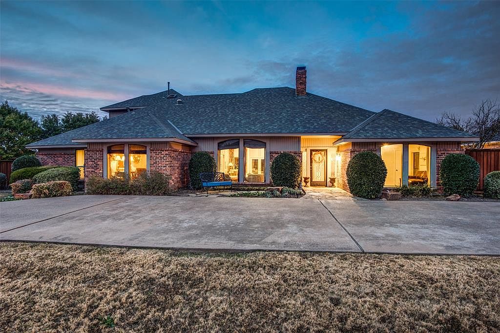 7605 Queens Garden Dr Dallas Tx 75248 Zillow