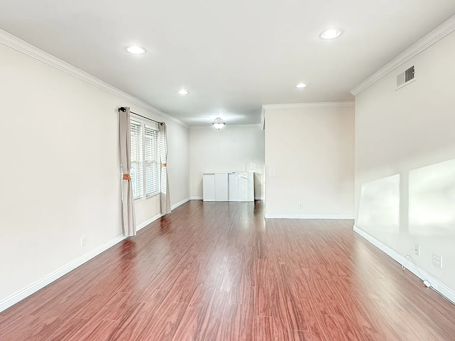 2 bed, 1018 sqft, $3,100 — Photo 2