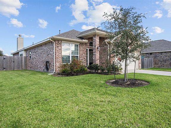 3rd image of 107 Brazos Dr