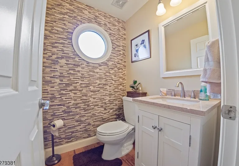 78 Kent Dr — Photo 8