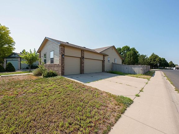 3rd image of 343 Scotch Pine Ct