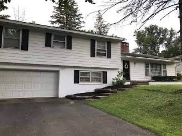 33 Woodberry Rd, New Hartford, NY 13413