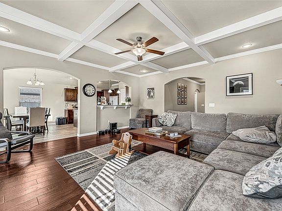 4th image of 408 W Laurel Ave