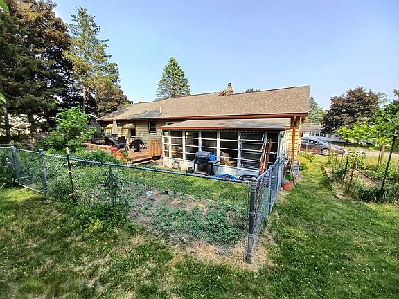5th image of 106 Fairview St