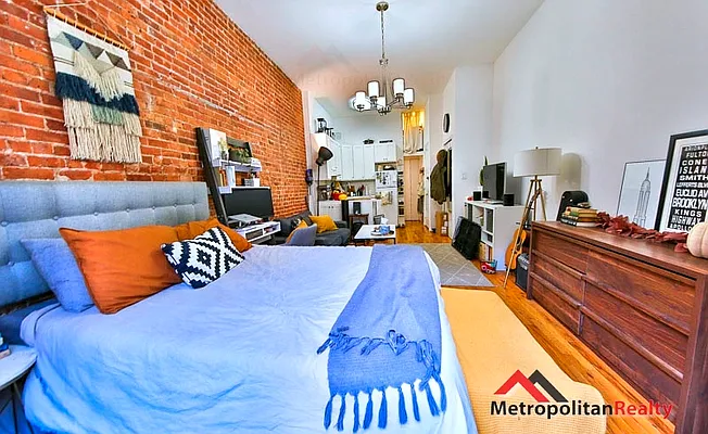 Rented by Metropolitan Realty | media 9