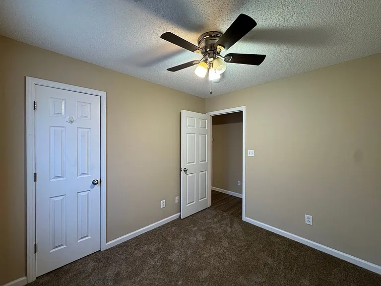 223 Faulkner Ct — Photo 13