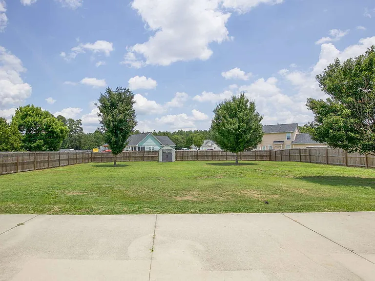 106 Harvest Ln — Photo 5