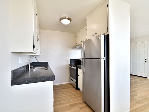 5th image of 1745 Manhattan Ave APT A